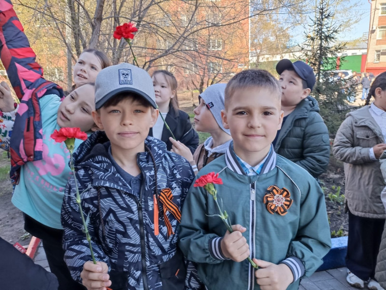 Возложение цветов.
